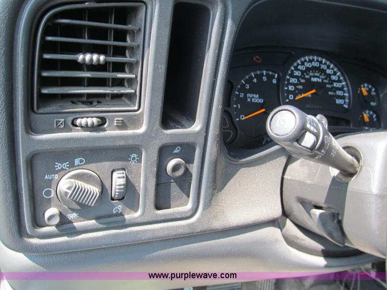 image for item F5023 2005 Chevrolet Silverado 1500 pickup truck
