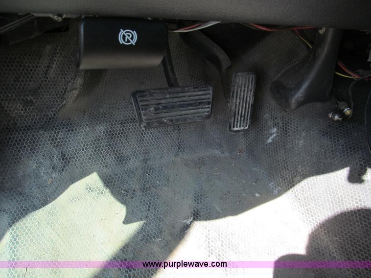 image for item F5023 2005 Chevrolet Silverado 1500 pickup truck