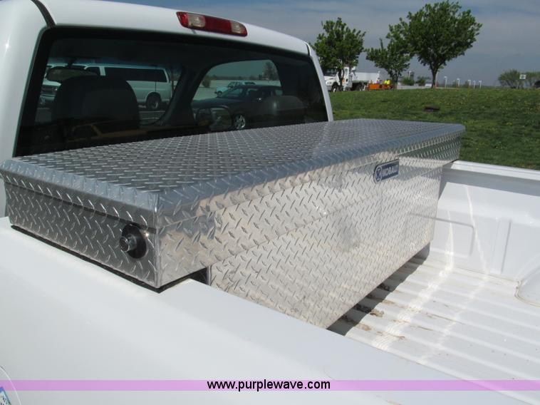 image for item F5023 2005 Chevrolet Silverado 1500 pickup truck