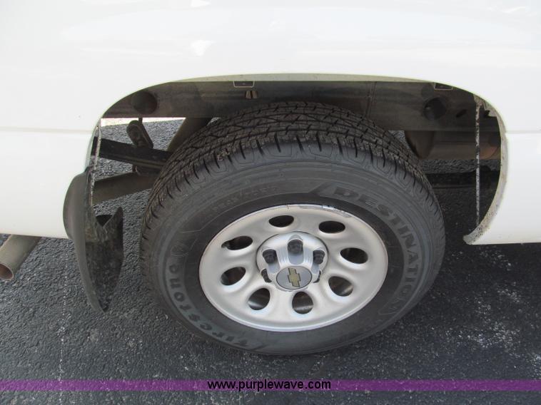 image for item F5023 2005 Chevrolet Silverado 1500 pickup truck