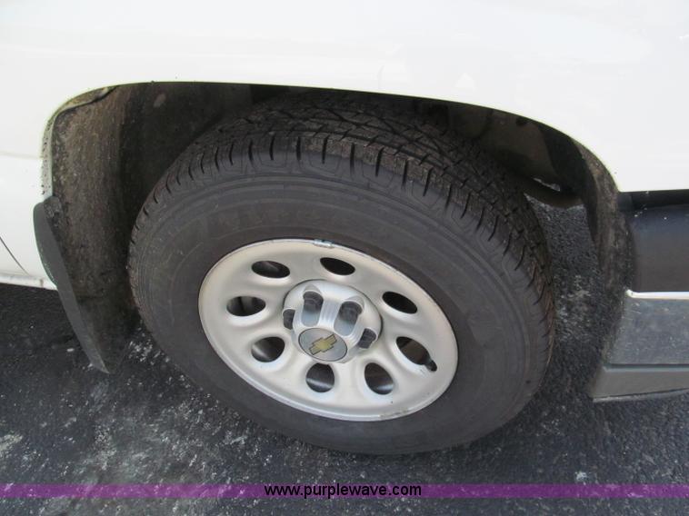 image for item F5023 2005 Chevrolet Silverado 1500 pickup truck