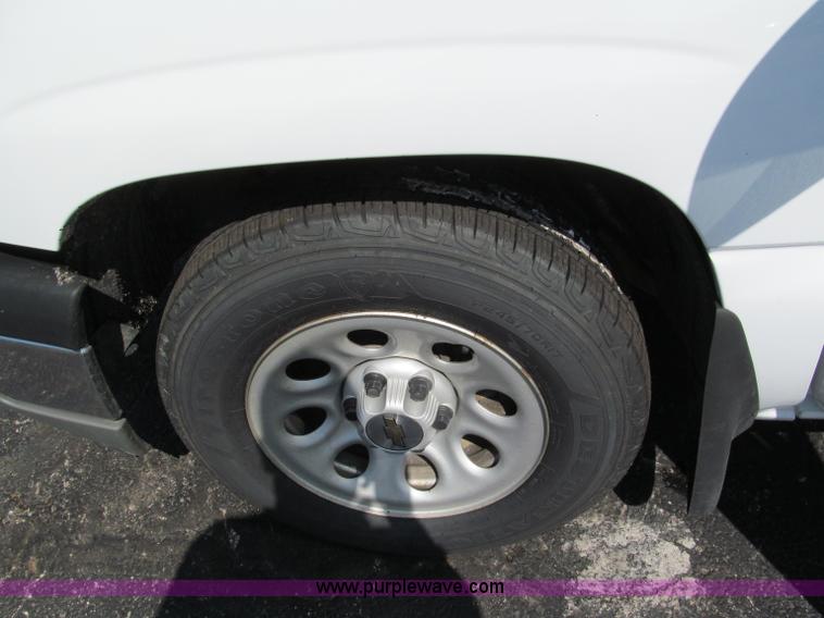 image for item F5023 2005 Chevrolet Silverado 1500 pickup truck