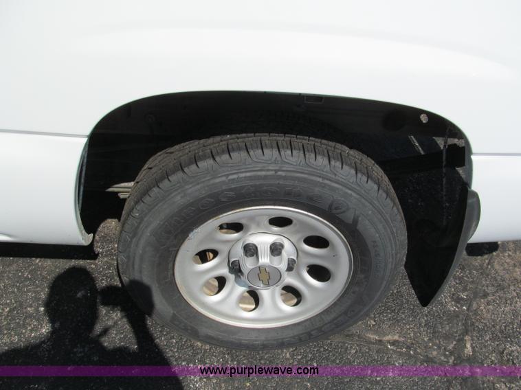 image for item F5023 2005 Chevrolet Silverado 1500 pickup truck
