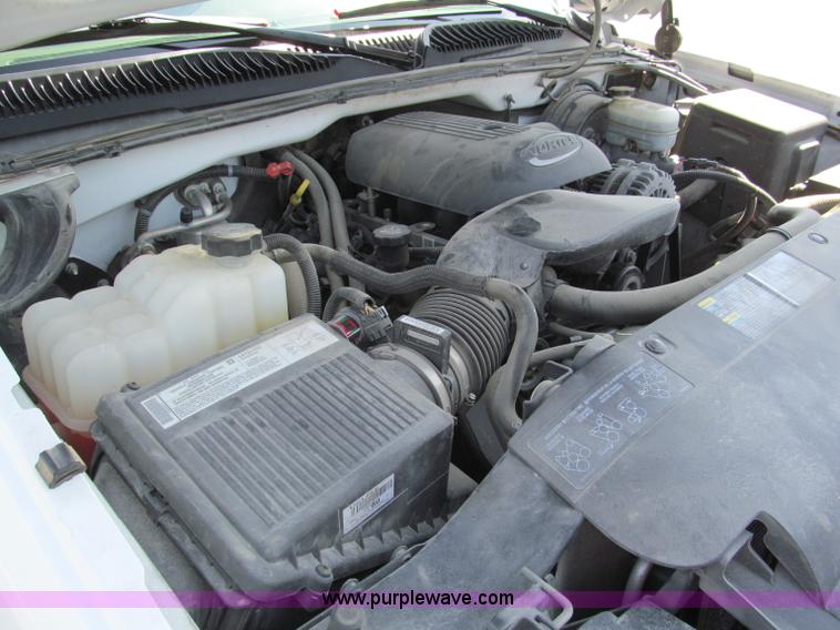 image for item F5023 2005 Chevrolet Silverado 1500 pickup truck