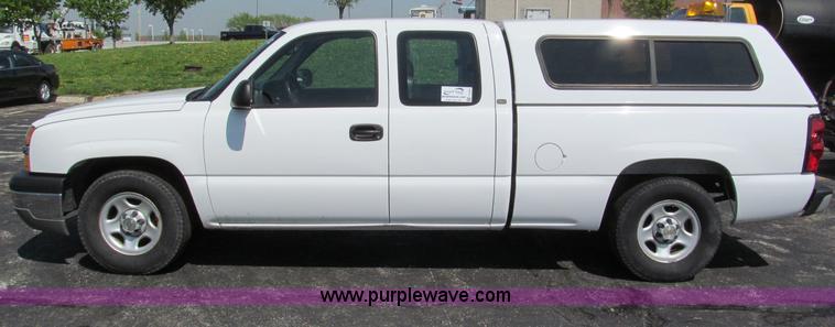 image for item F5024 2004 Chevrolet Silverado 1500 Extended Cab pickup truck