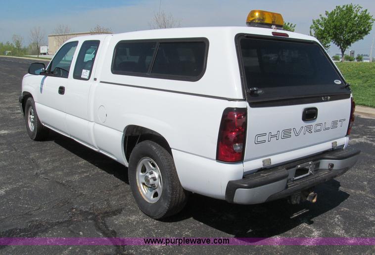 image for item F5024 2004 Chevrolet Silverado 1500 Extended Cab pickup truck