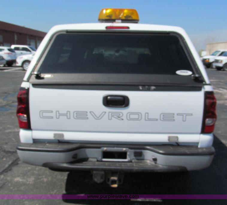 image for item F5024 2004 Chevrolet Silverado 1500 Extended Cab pickup truck