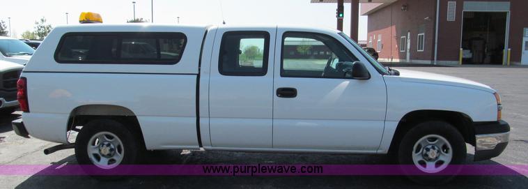image for item F5024 2004 Chevrolet Silverado 1500 Extended Cab pickup truck