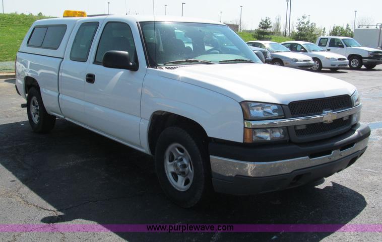 image for item F5024 2004 Chevrolet Silverado 1500 Extended Cab pickup truck