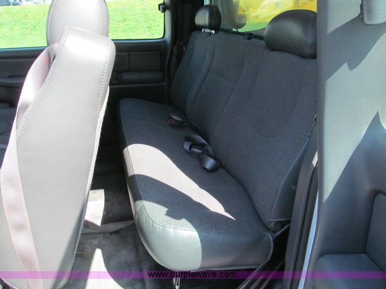 image for item F5024 2004 Chevrolet Silverado 1500 Extended Cab pickup truck