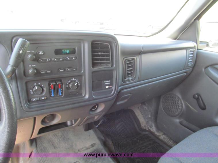 image for item F5024 2004 Chevrolet Silverado 1500 Extended Cab pickup truck