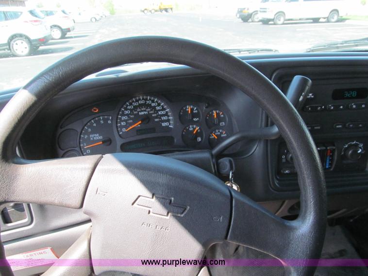 image for item F5024 2004 Chevrolet Silverado 1500 Extended Cab pickup truck