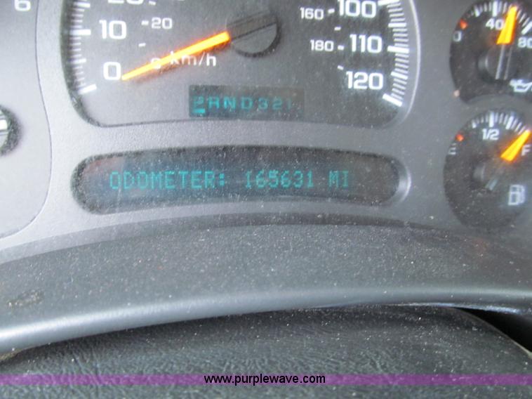 image for item F5024 2004 Chevrolet Silverado 1500 Extended Cab pickup truck