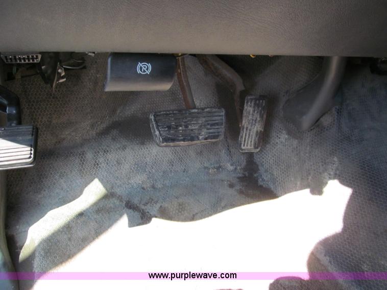 image for item F5024 2004 Chevrolet Silverado 1500 Extended Cab pickup truck