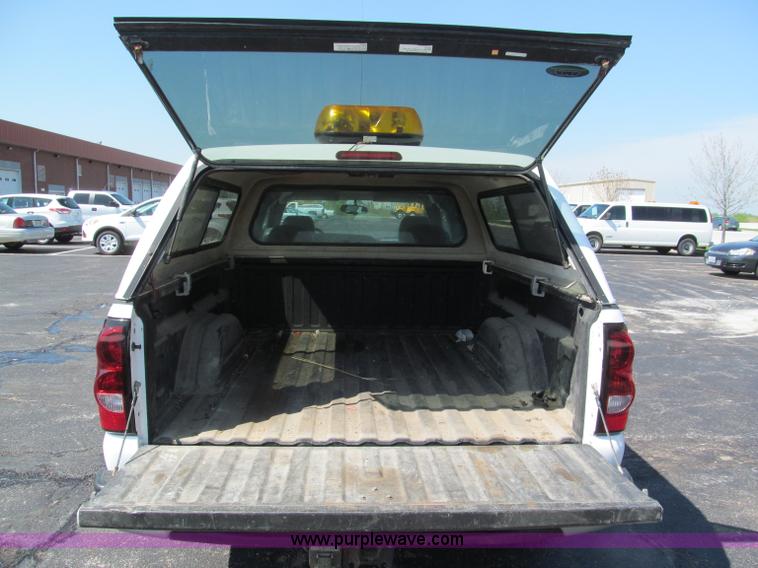 image for item F5024 2004 Chevrolet Silverado 1500 Extended Cab pickup truck