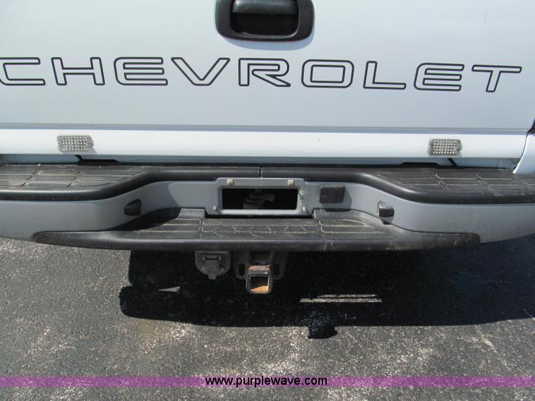 image for item F5024 2004 Chevrolet Silverado 1500 Extended Cab pickup truck