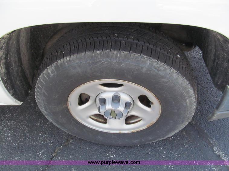 image for item F5024 2004 Chevrolet Silverado 1500 Extended Cab pickup truck