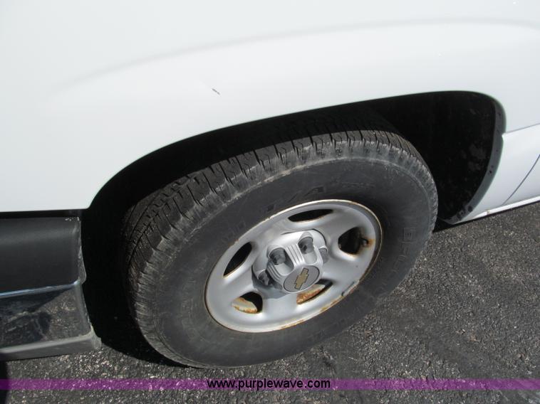 image for item F5024 2004 Chevrolet Silverado 1500 Extended Cab pickup truck