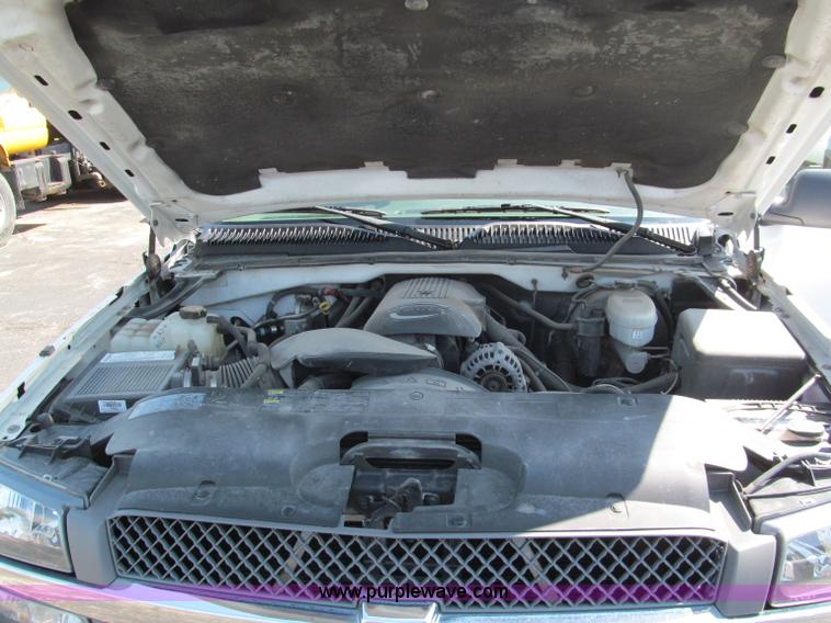 image for item F5024 2004 Chevrolet Silverado 1500 Extended Cab pickup truck