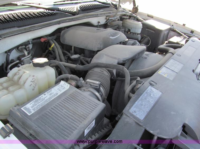 image for item F5024 2004 Chevrolet Silverado 1500 Extended Cab pickup truck