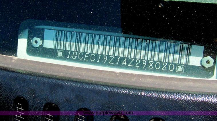 image for item F5024 2004 Chevrolet Silverado 1500 Extended Cab pickup truck