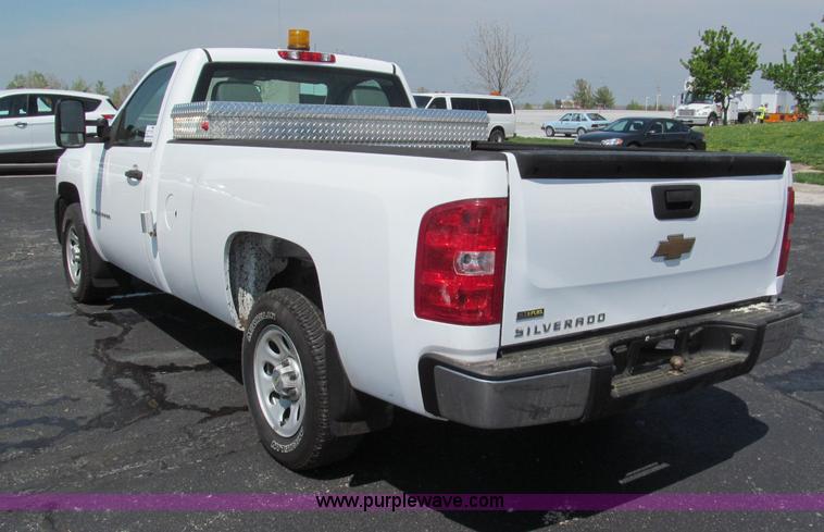 image for item F5026 2007 Chevrolet Silverado 1500 pickup truck