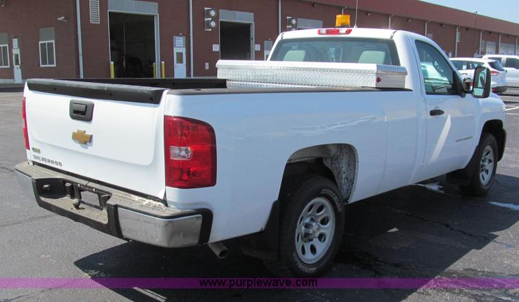 image for item F5026 2007 Chevrolet Silverado 1500 pickup truck