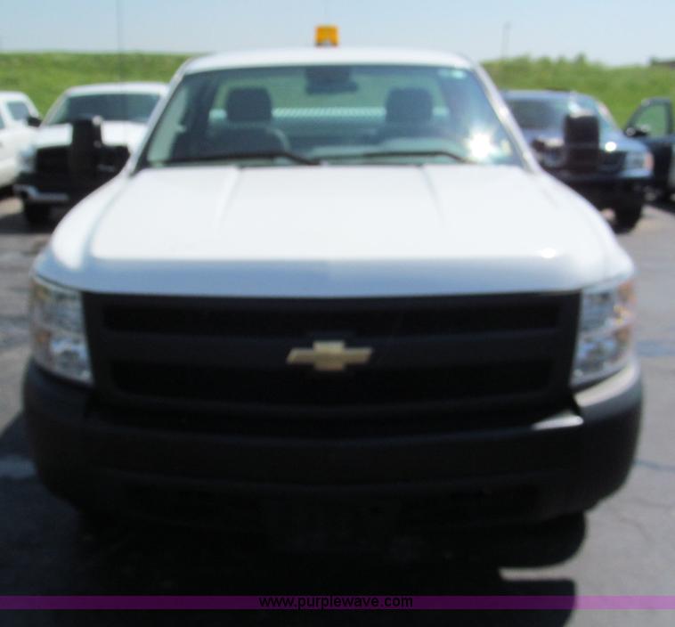 image for item F5026 2007 Chevrolet Silverado 1500 pickup truck