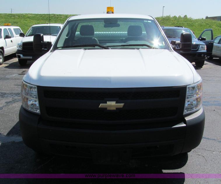 image for item F5026 2007 Chevrolet Silverado 1500 pickup truck