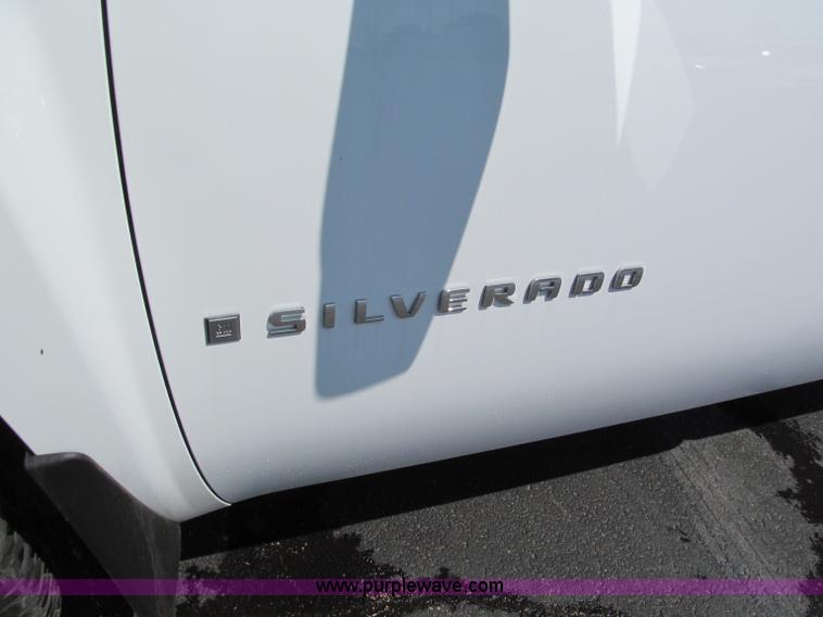 image for item F5026 2007 Chevrolet Silverado 1500 pickup truck