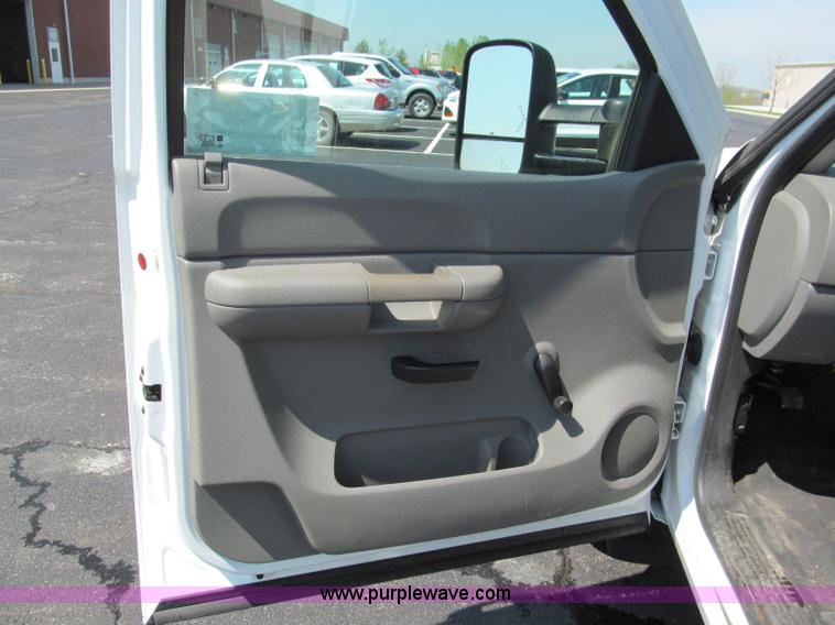 image for item F5026 2007 Chevrolet Silverado 1500 pickup truck
