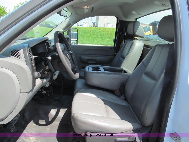 image for item F5026 2007 Chevrolet Silverado 1500 pickup truck