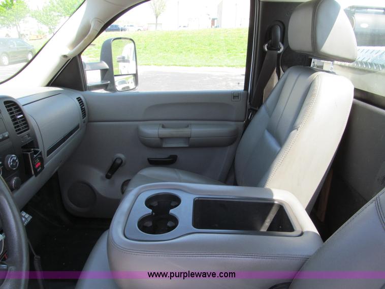 image for item F5026 2007 Chevrolet Silverado 1500 pickup truck