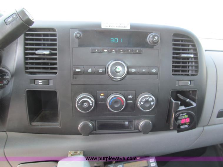 image for item F5026 2007 Chevrolet Silverado 1500 pickup truck