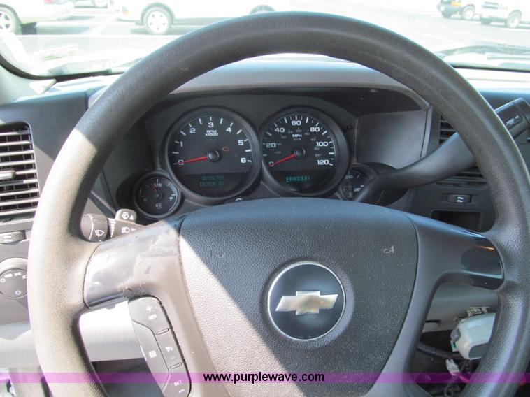 image for item F5026 2007 Chevrolet Silverado 1500 pickup truck