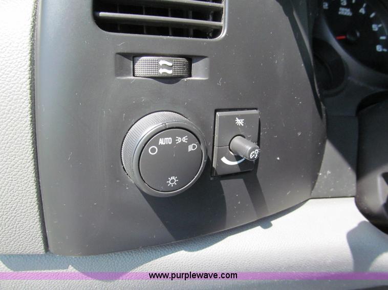 image for item F5026 2007 Chevrolet Silverado 1500 pickup truck