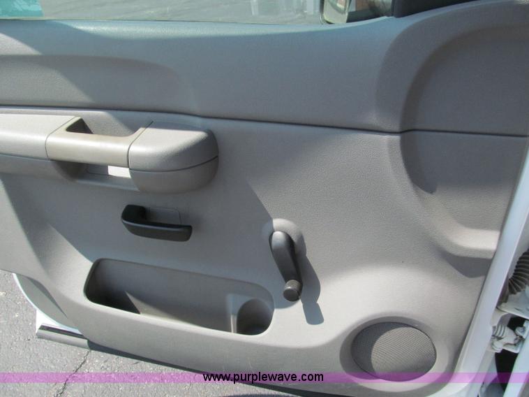 image for item F5026 2007 Chevrolet Silverado 1500 pickup truck