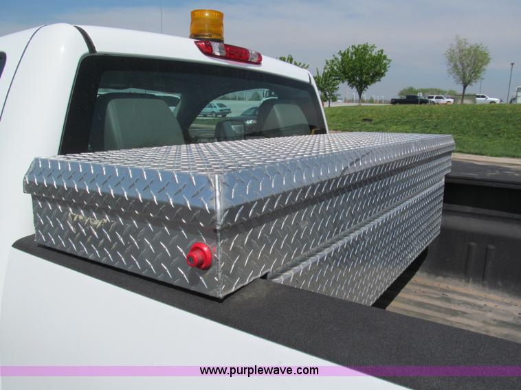 image for item F5026 2007 Chevrolet Silverado 1500 pickup truck