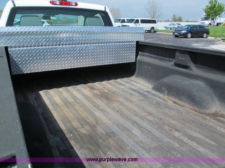 image for item F5026 2007 Chevrolet Silverado 1500 pickup truck