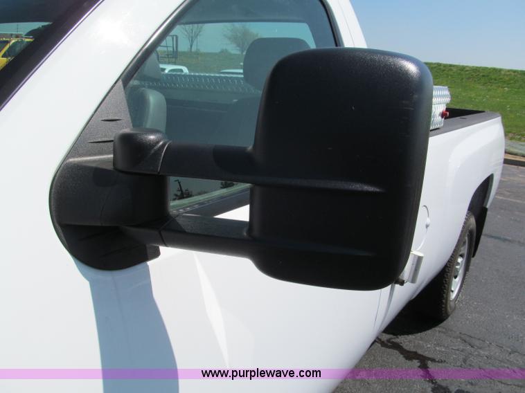 image for item F5026 2007 Chevrolet Silverado 1500 pickup truck