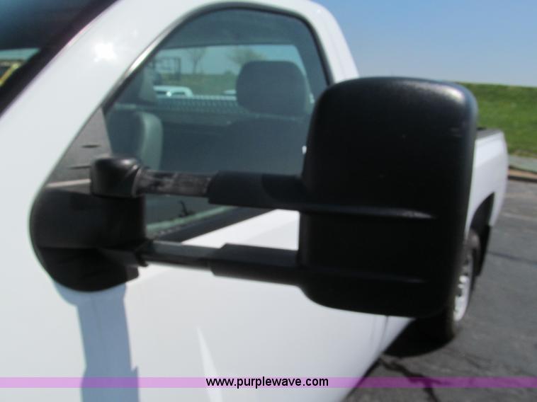 image for item F5026 2007 Chevrolet Silverado 1500 pickup truck