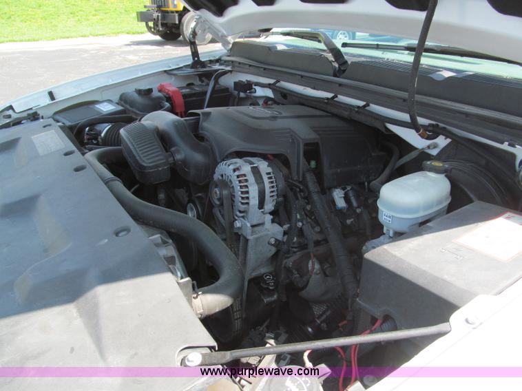 image for item F5026 2007 Chevrolet Silverado 1500 pickup truck