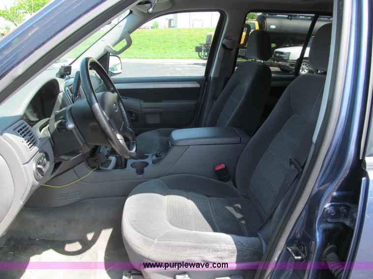 image for item F5027 2003 Ford Explorer XLT SUV