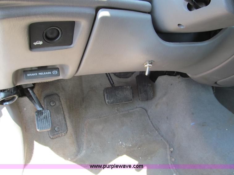 image for item F5028 1998 Ford Taurus LX