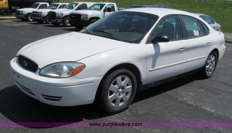 image for item F5029 2005 Ford Taurus SE