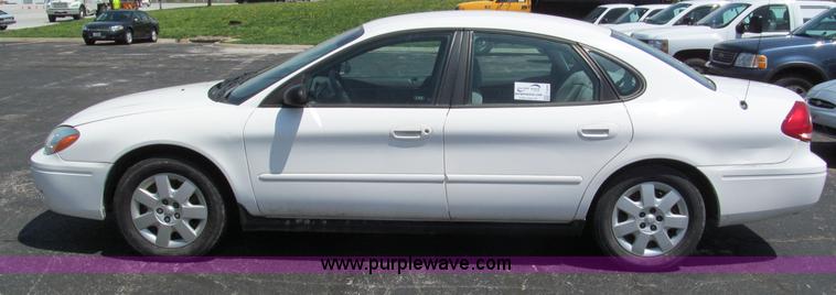 image for item F5029 2005 Ford Taurus SE
