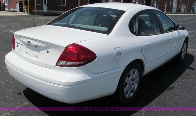 image for item F5029 2005 Ford Taurus SE