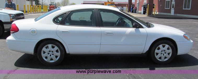 image for item F5029 2005 Ford Taurus SE