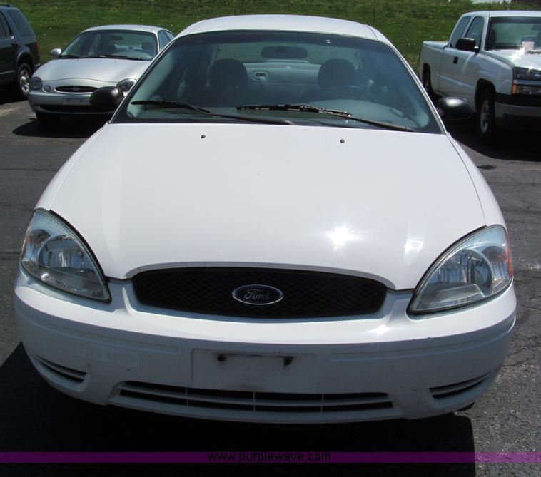image for item F5029 2005 Ford Taurus SE
