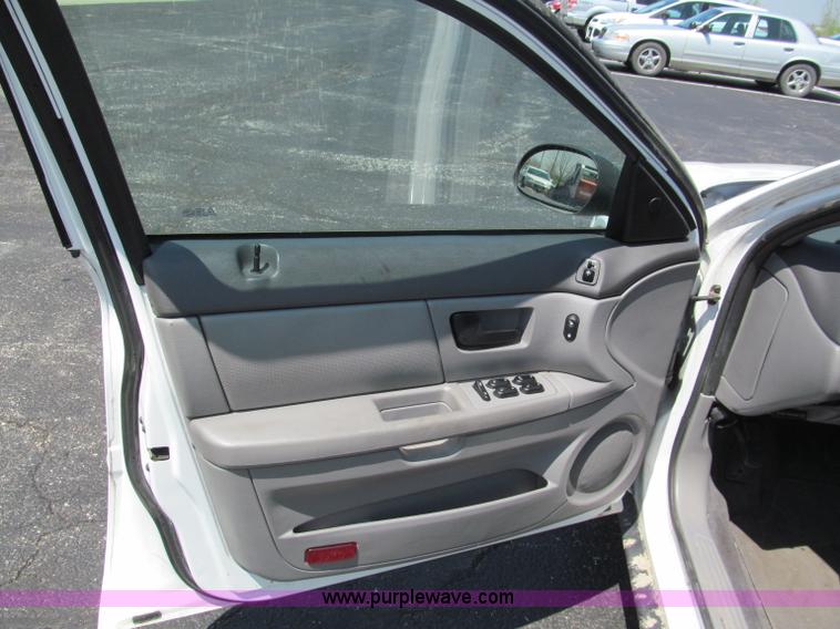 image for item F5029 2005 Ford Taurus SE